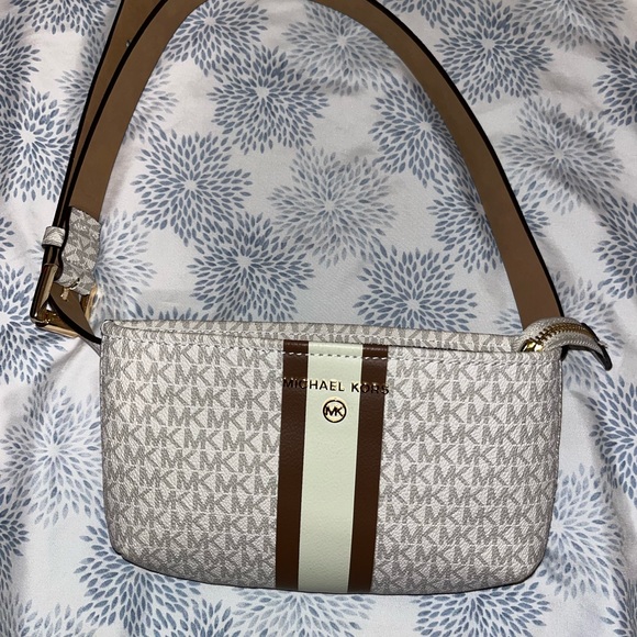 Fannypack - Picture 2 of 2